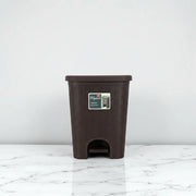 Rattan style plastic pedal trash bin with lid – KT Bazar